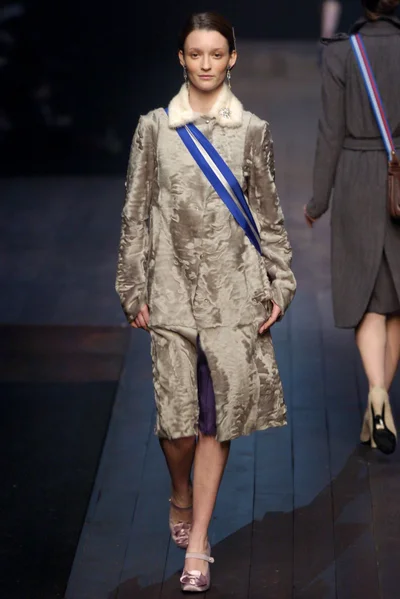Look 16